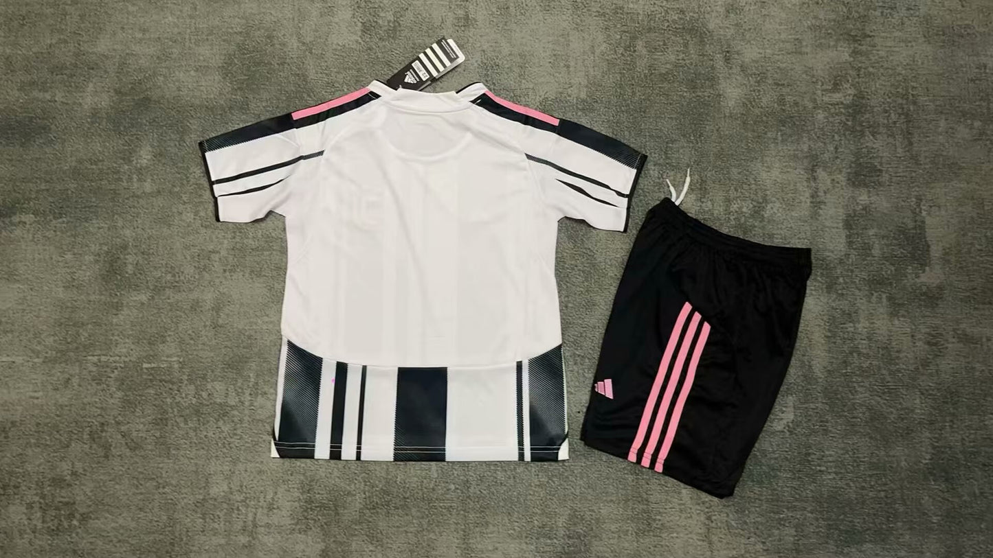 JUVENTUS KIT BIMBO CASA 25 / 26