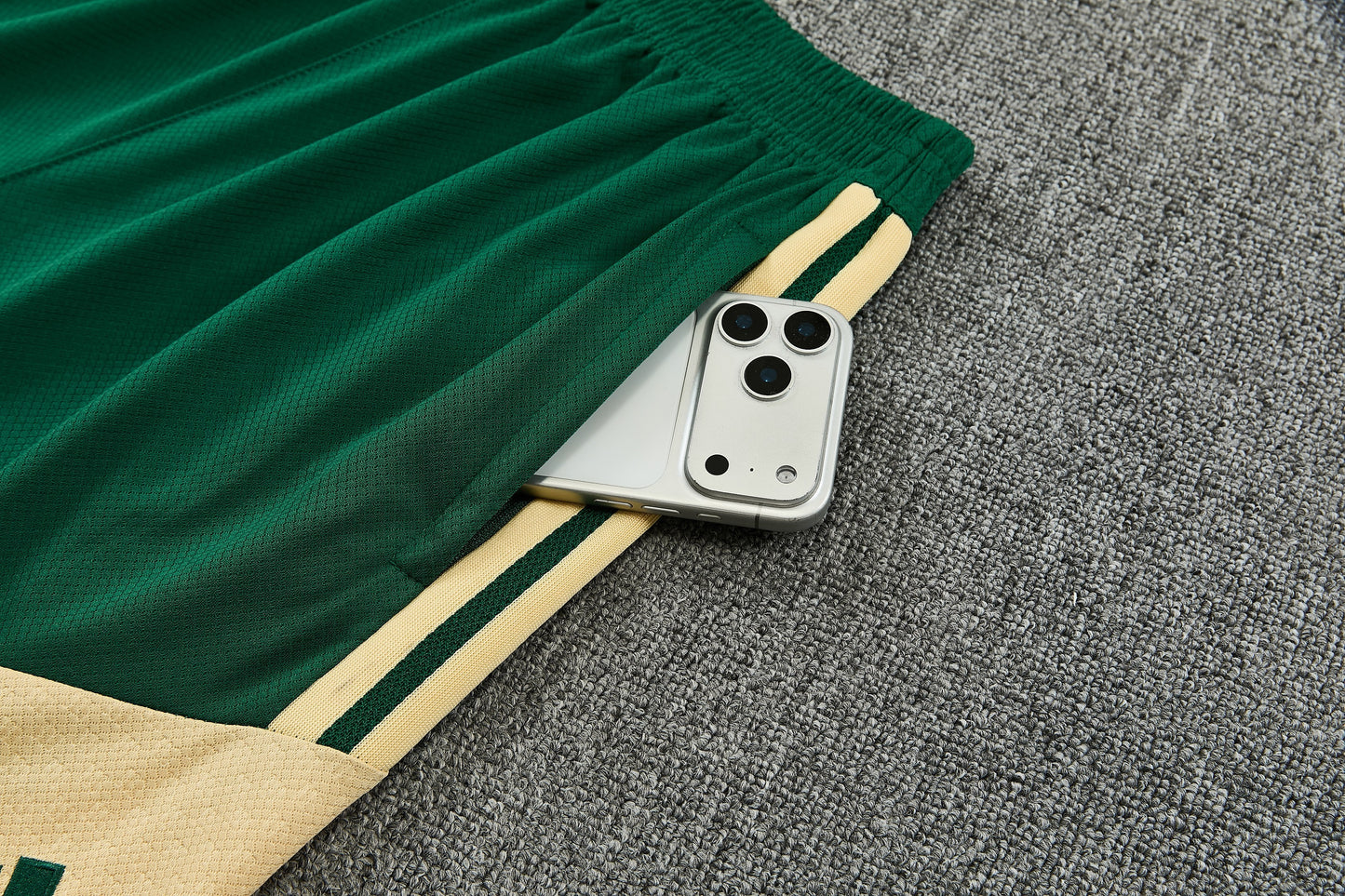 REAL MADRID KIT ALLENAMENTO Verde Beige maglia e pantaloncino