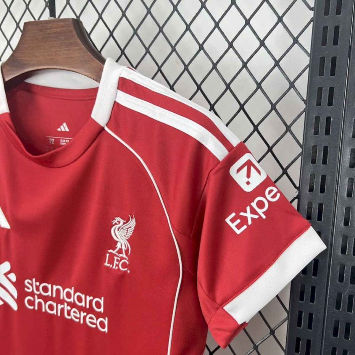 LIVERPOOL KIT BIMBO DIVISA PRIMA MAGLIA HOME CASA 25 / 26