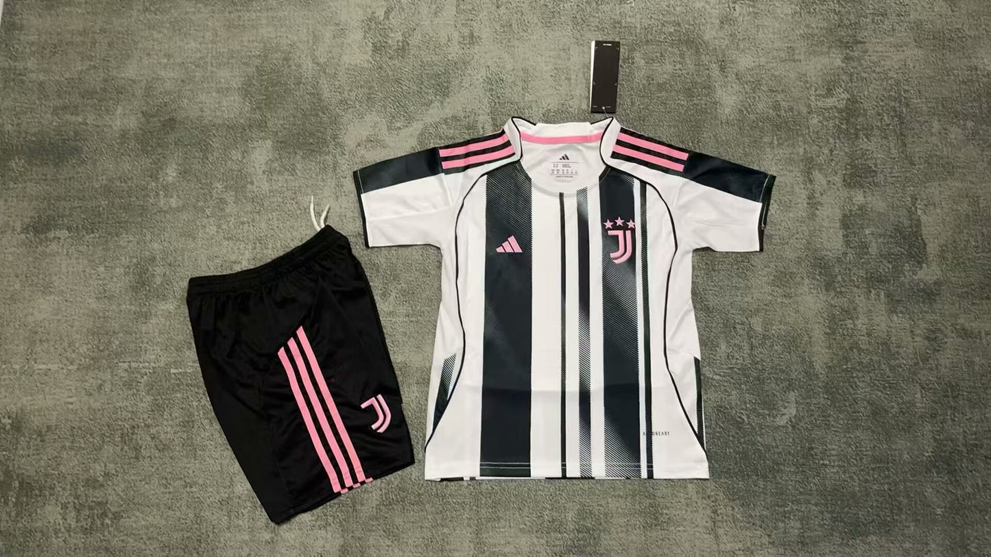 JUVENTUS KIT BIMBO CASA 25 / 26