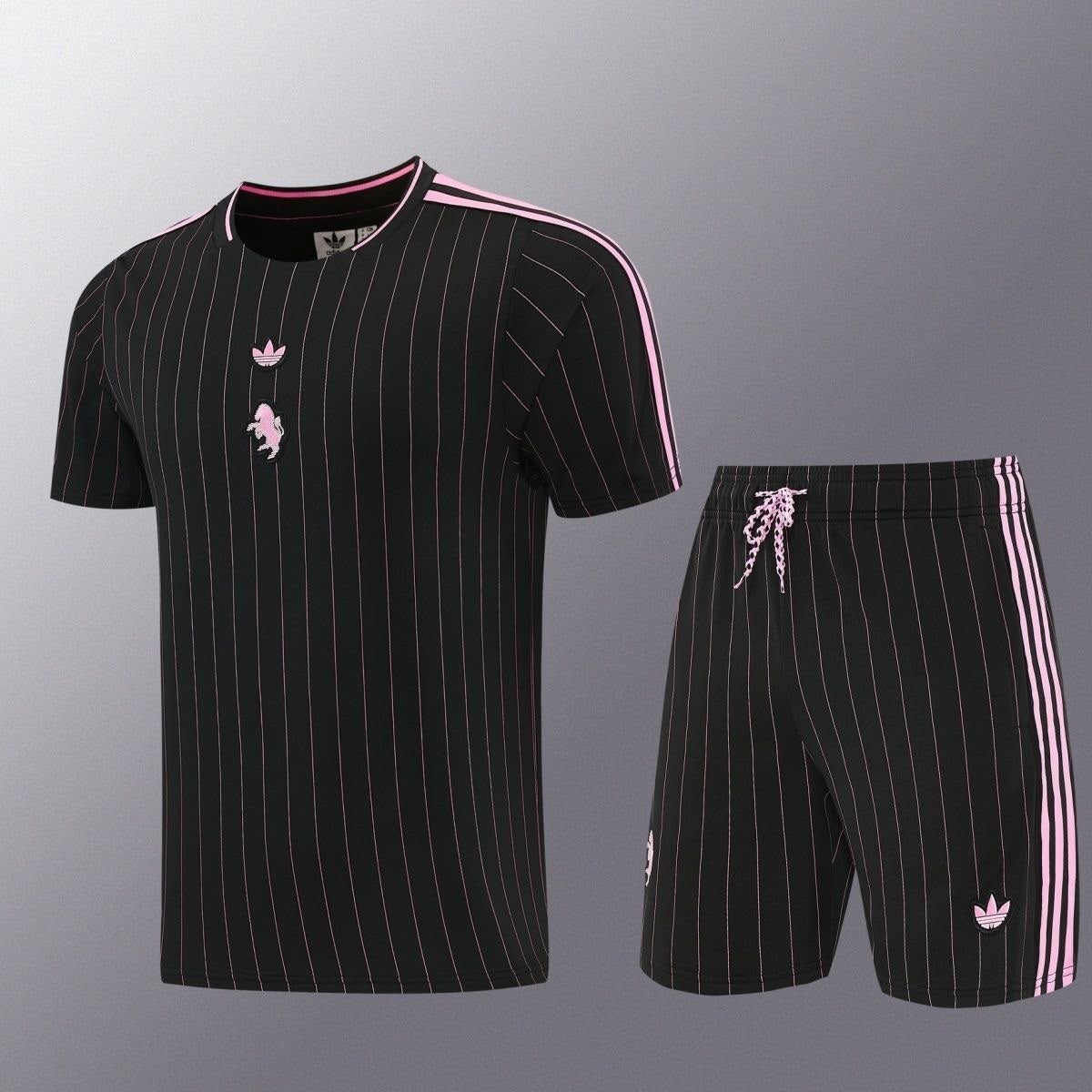 JUVENTUS KIT ALLENAMENTO Terrace Icons NERO E ROSA (maglia e pantaloncino)