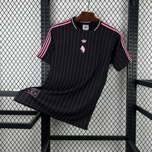 JUVENTUS KIT ALLENAMENTO Terrace Icons NERO E ROSA (maglia e pantaloncino)