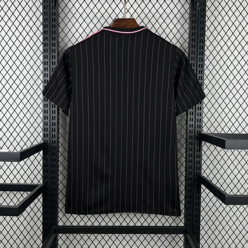 JUVENTUS KIT ALLENAMENTO Terrace Icons NERO E ROSA (maglia e pantaloncino)