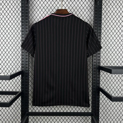 JUVENTUS KIT ALLENAMENTO Terrace Icons NERO E ROSA (maglia e pantaloncino)