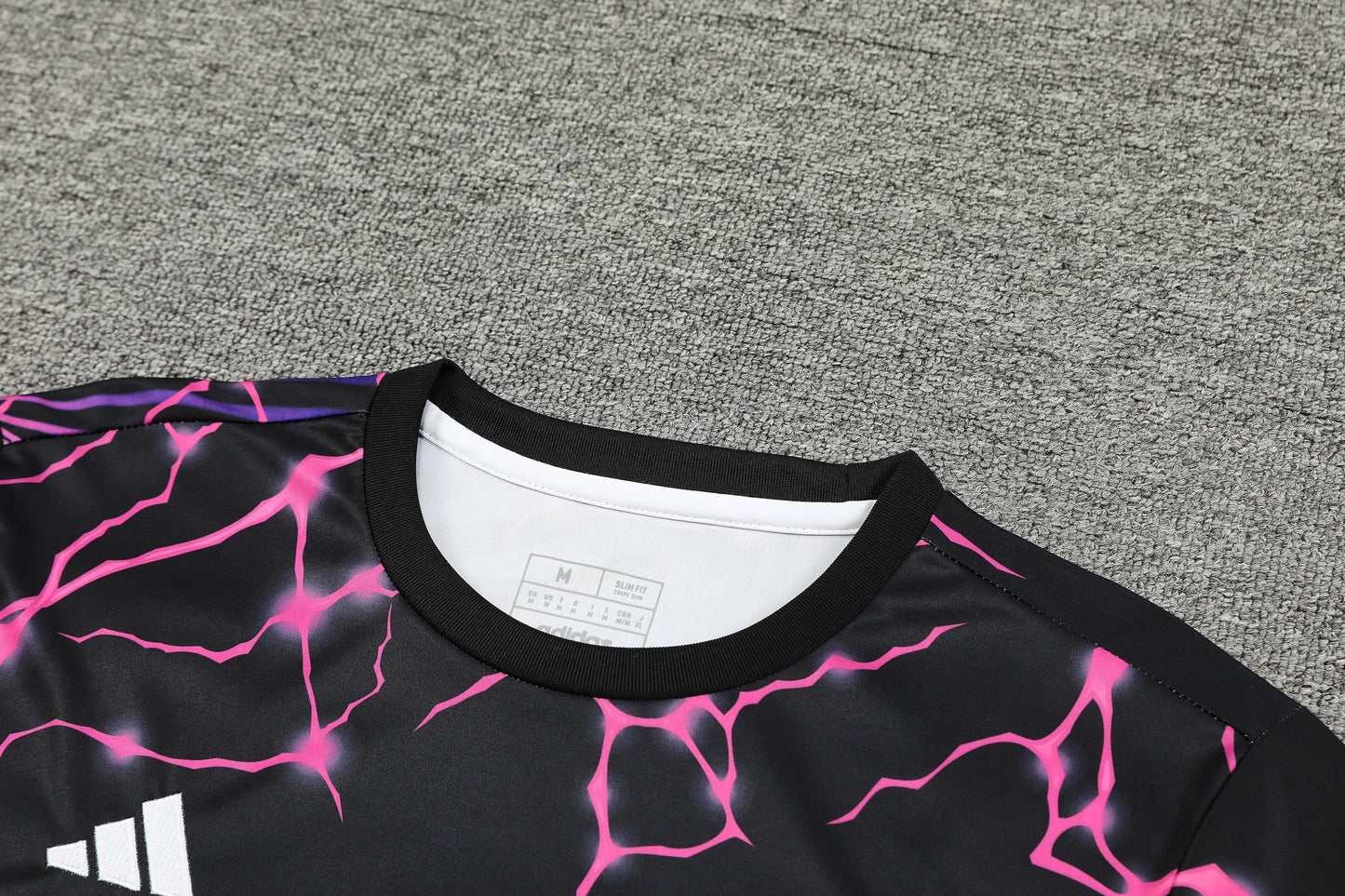 REAL MADRID KIT ALLENAMENTO Pantera maglia e pantaloncino