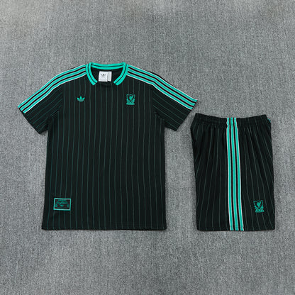 LIVERPOOL KIT ALLENAMENTO TERRACE ICONS NERO maglia e pantaloncino