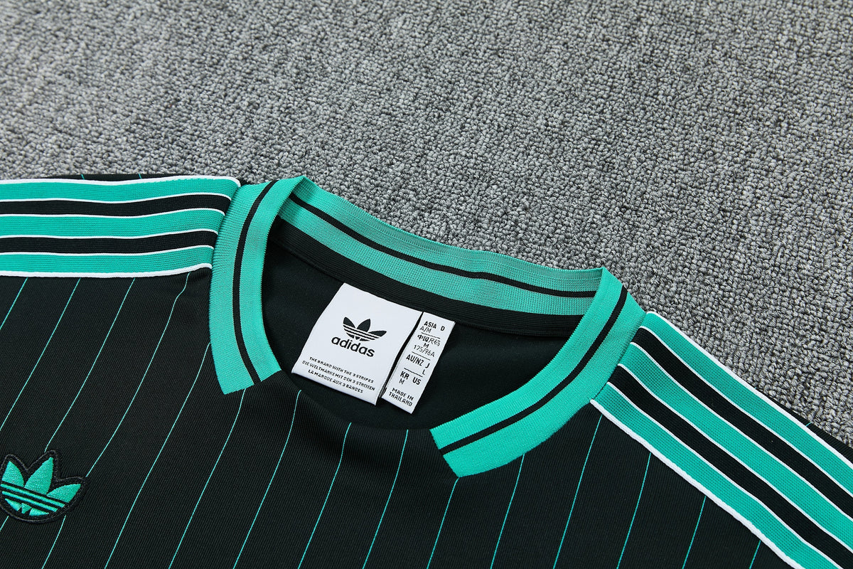 LIVERPOOL KIT ALLENAMENTO TERRACE ICONS NERO maglia e pantaloncino