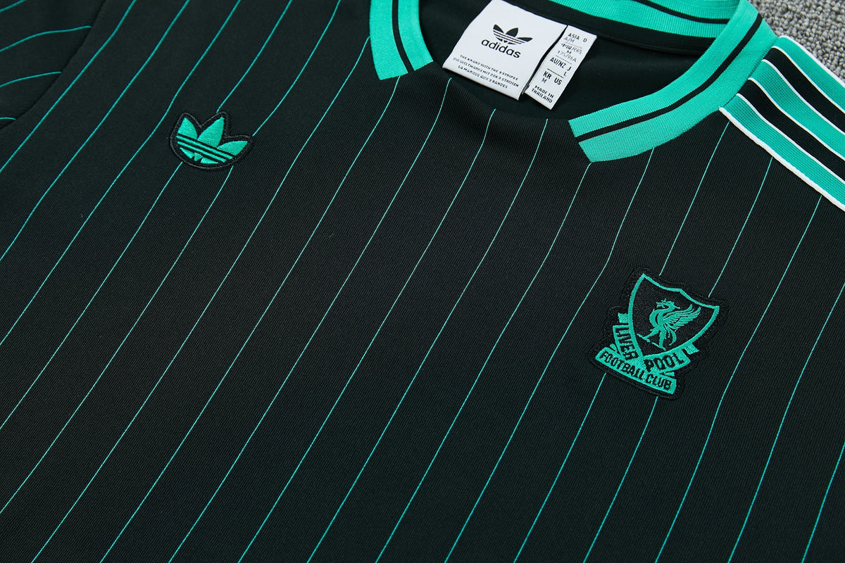 LIVERPOOL KIT ALLENAMENTO TERRACE ICONS NERO maglia e pantaloncino