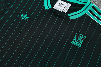 LIVERPOOL KIT ALLENAMENTO TERRACE ICONS NERO maglia e pantaloncino