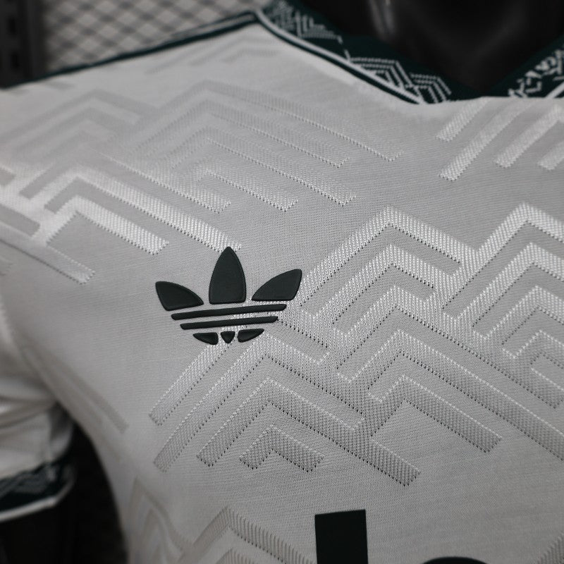 JUVENTUS 26 / 27 Maglia Edizione Speciale Bianca e Verde Scuro