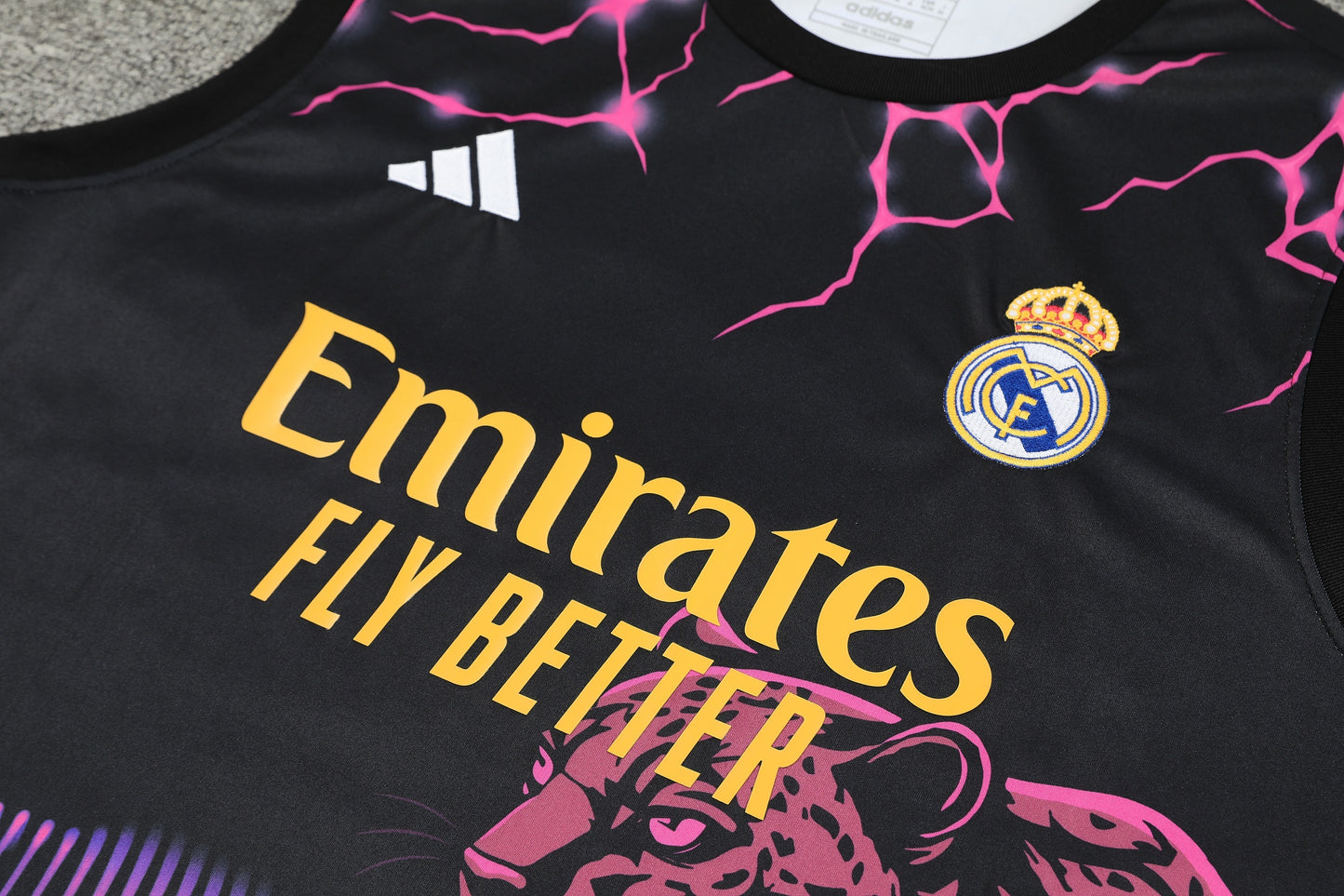 REAL MADRID KIT ALLENAMENTO Pantera maglia e pantaloncino