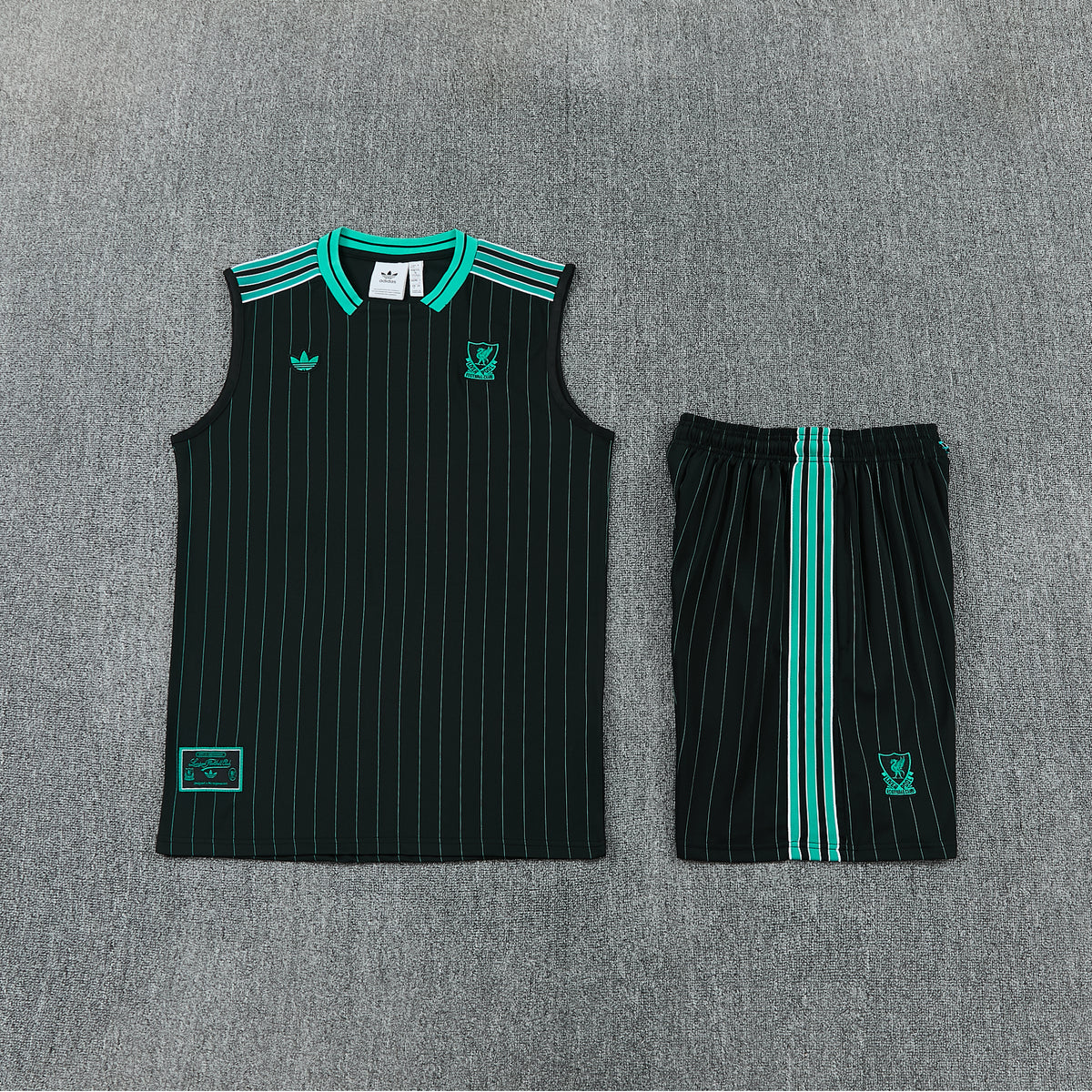 LIVERPOOL KIT ALLENAMENTO TERRACE ICONS NERO maglia e pantaloncino
