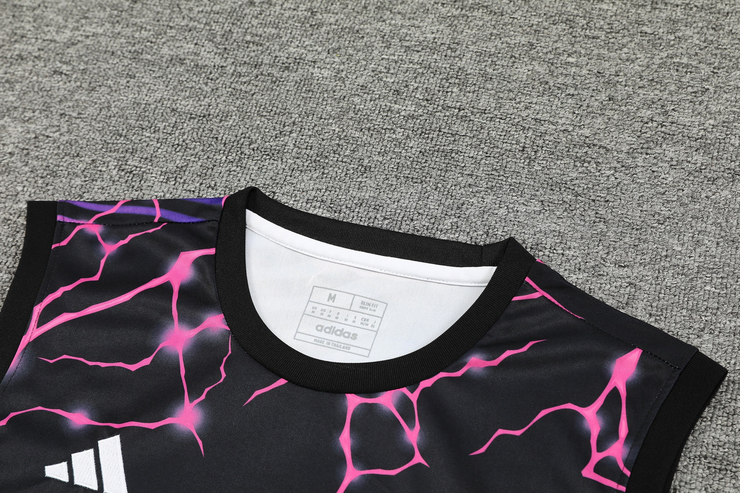 REAL MADRID KIT ALLENAMENTO Pantera maglia e pantaloncino