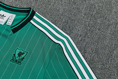 LIVERPOOL KIT ALLENAMENTO TERRACE ICONS VERDE maglia e pantaloncino