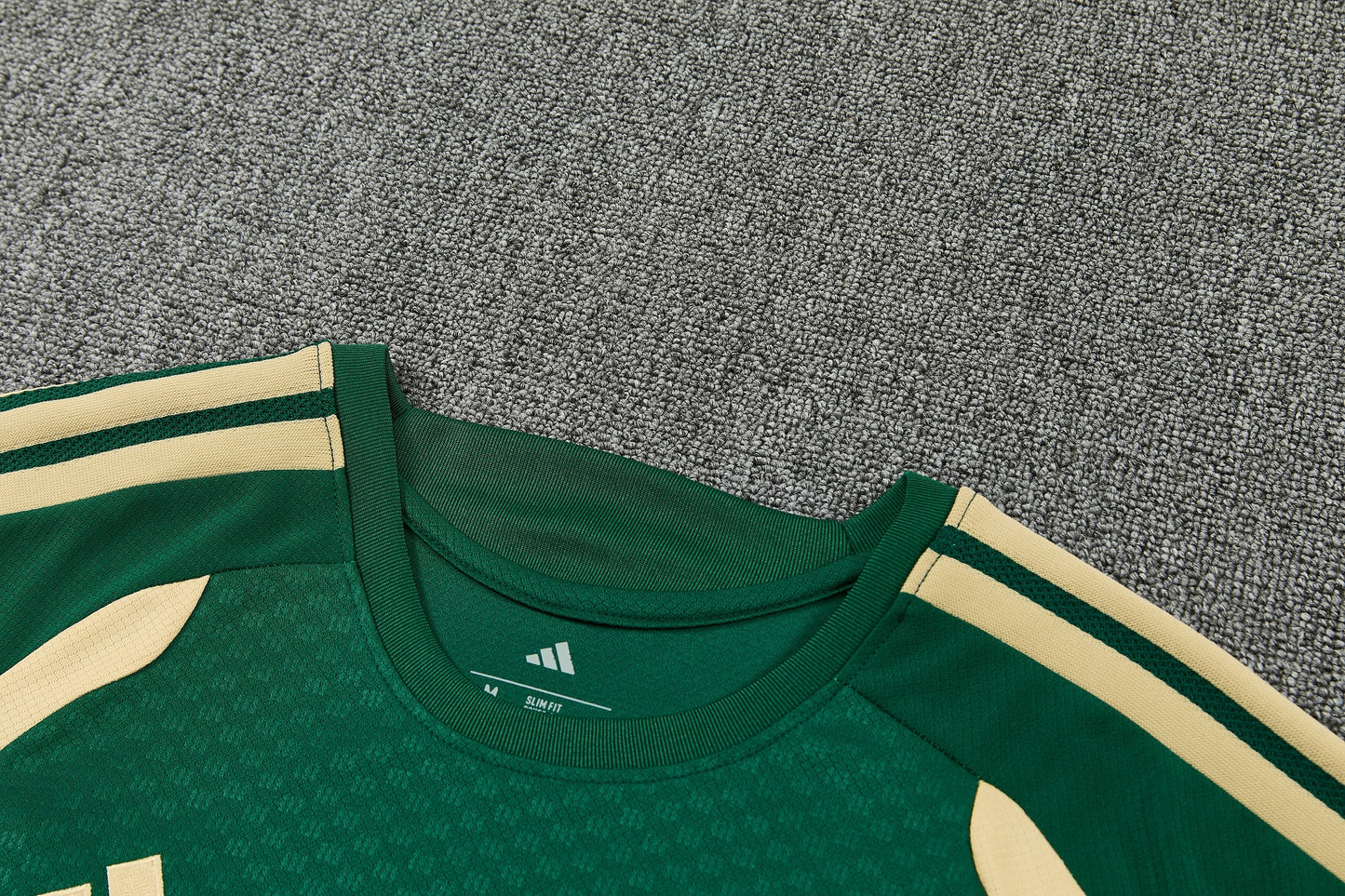 REAL MADRID KIT ALLENAMENTO Verde Beige maglia e pantaloncino
