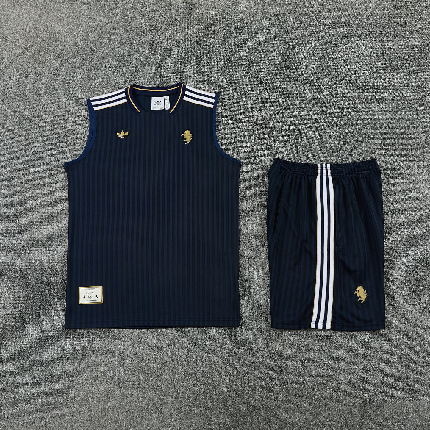 JUVENTUS KIT ALLENAMENTO Terrace Icons NERO ORO maglia e pantaloncino