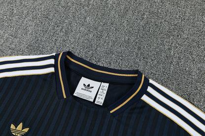 JUVENTUS KIT ALLENAMENTO Terrace Icons NERO ORO maglia e pantaloncino