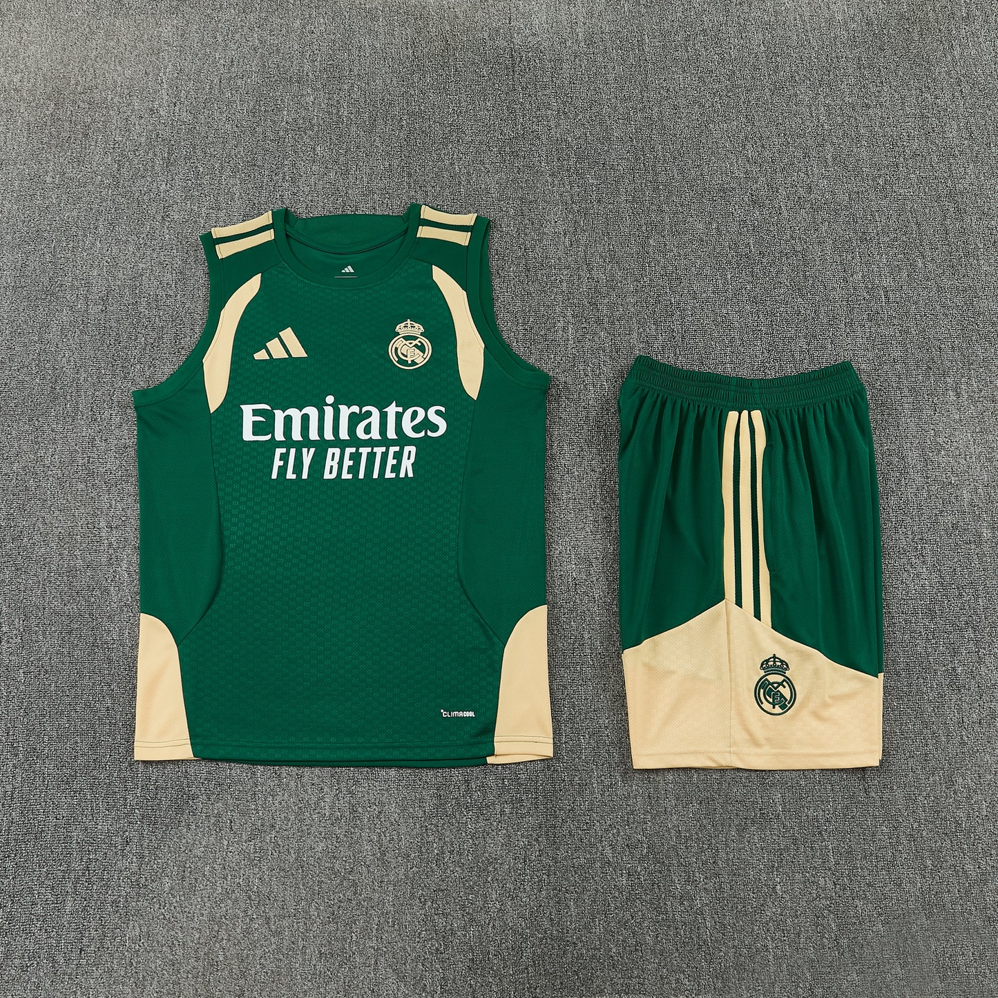 REAL MADRID KIT ALLENAMENTO Verde Beige maglia e pantaloncino
