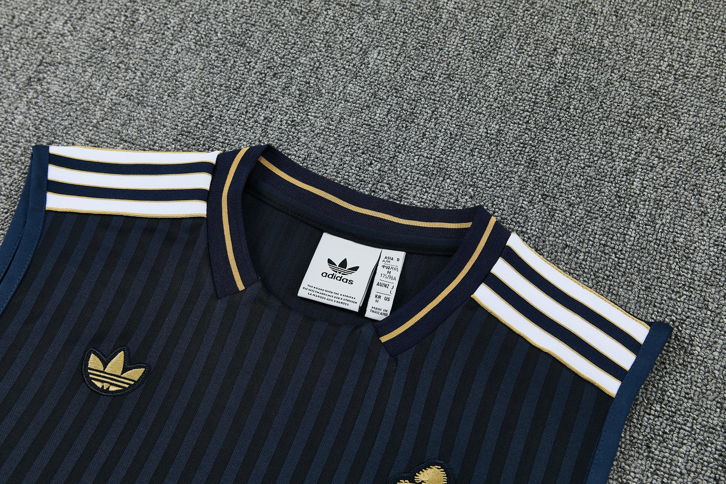 JUVENTUS KIT ALLENAMENTO Terrace Icons NERO ORO maglia e pantaloncino