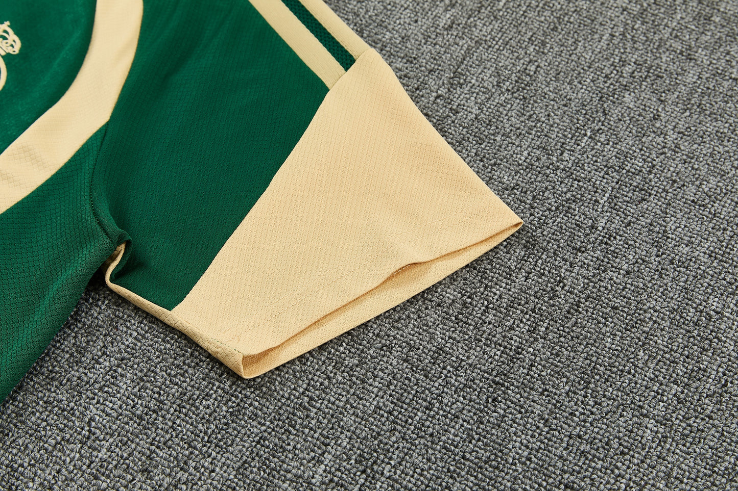 REAL MADRID KIT ALLENAMENTO Verde Beige maglia e pantaloncino