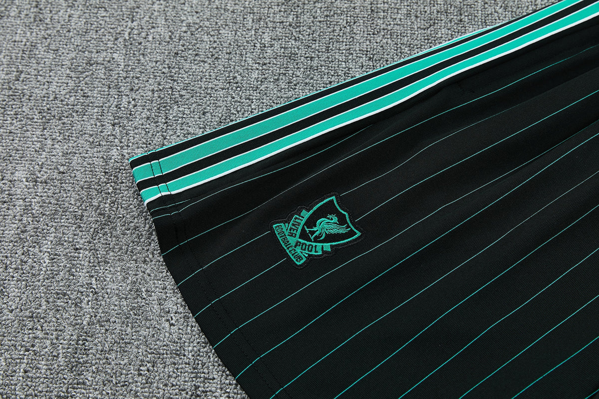 LIVERPOOL KIT ALLENAMENTO TERRACE ICONS NERO maglia e pantaloncino