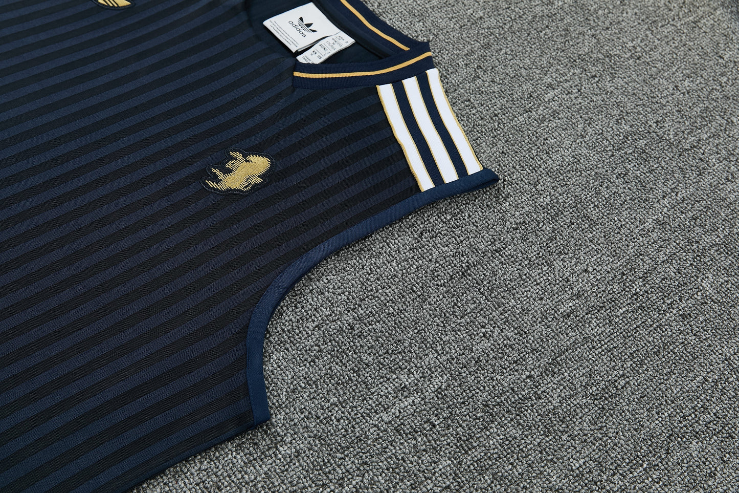 JUVENTUS KIT ALLENAMENTO Terrace Icons NERO ORO maglia e pantaloncino