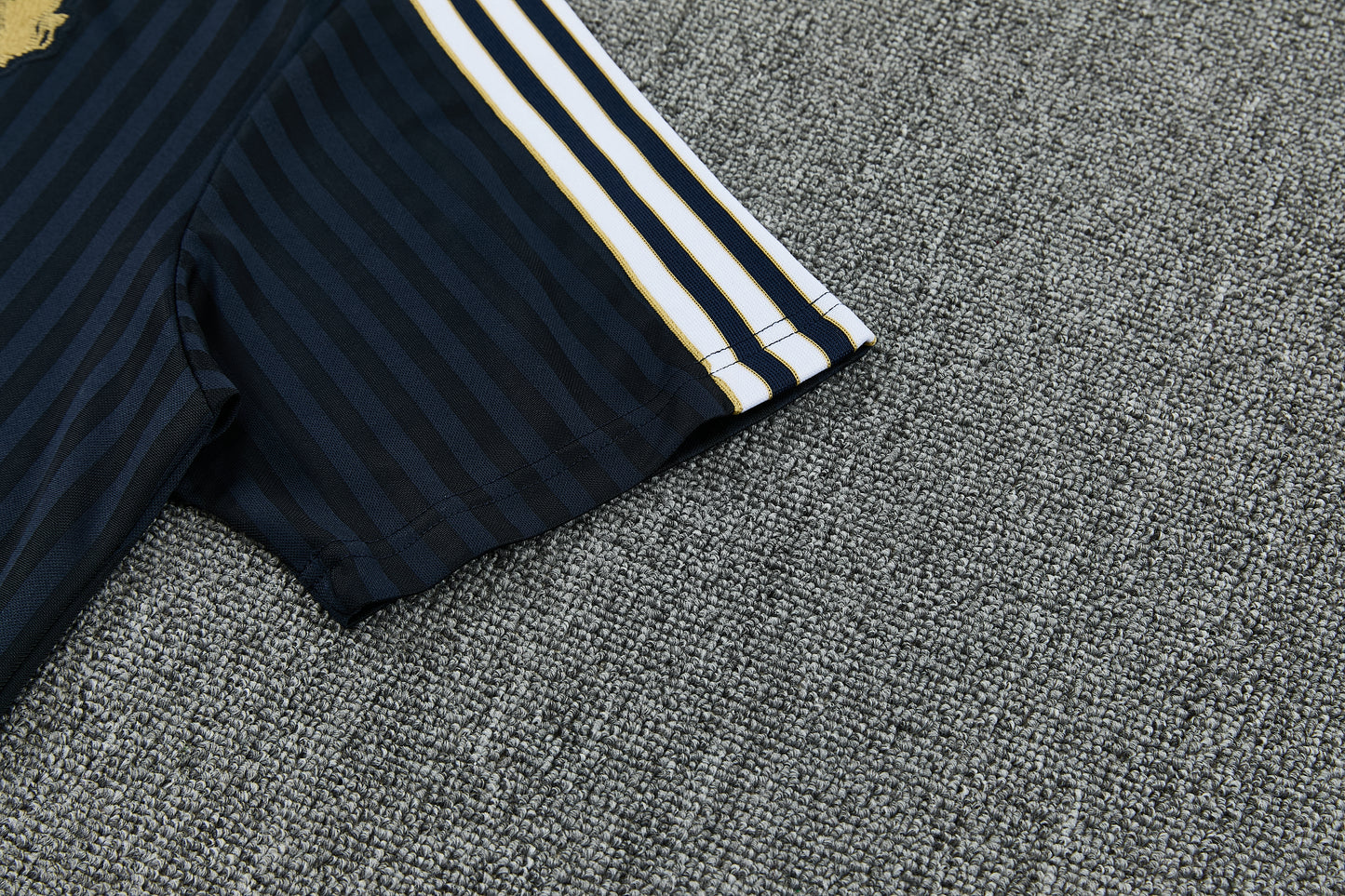 JUVENTUS KIT ALLENAMENTO Terrace Icons NERO ORO maglia e pantaloncino