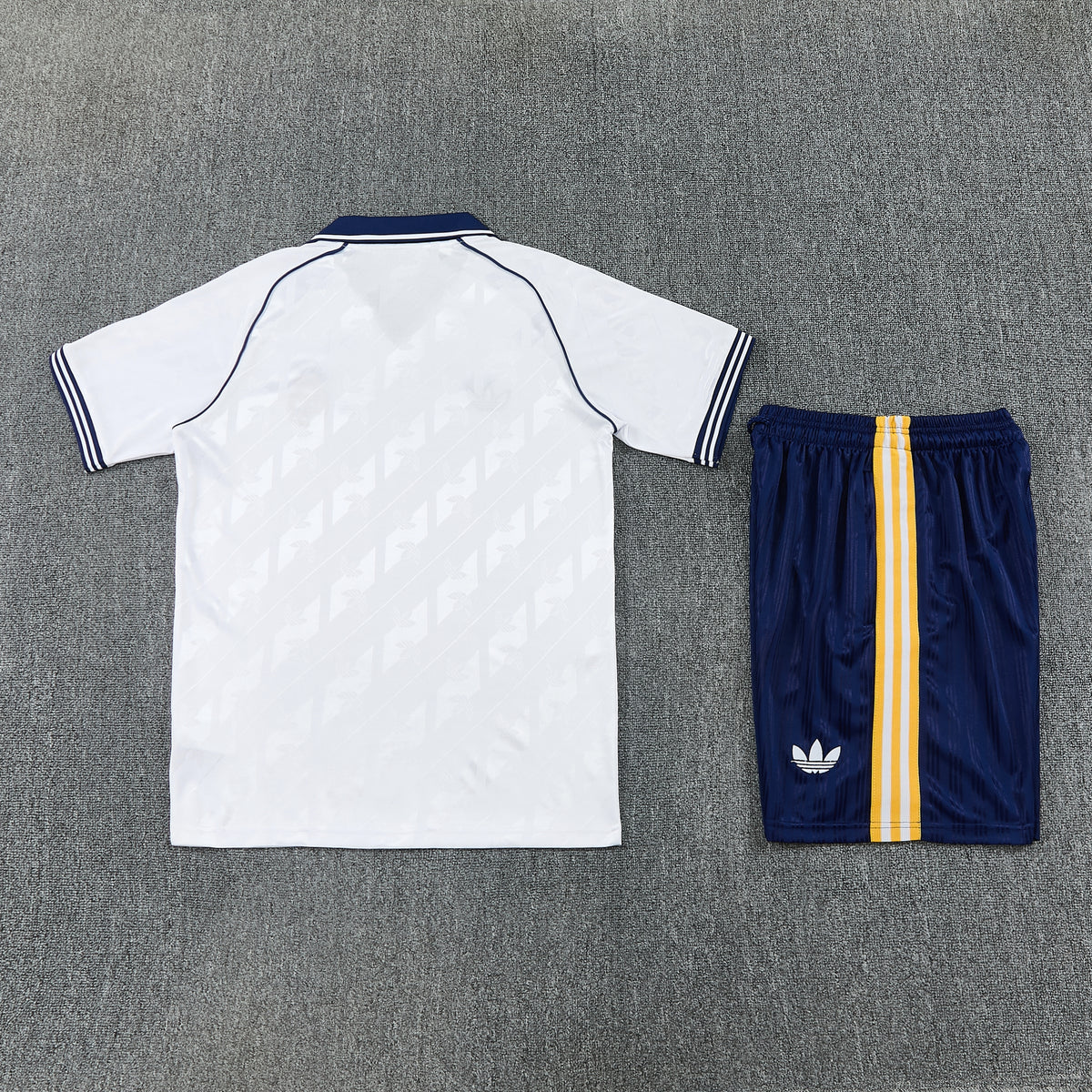 REAL MADRID KIT ALLENAMENTO BIANCO maglia e pantaloncino