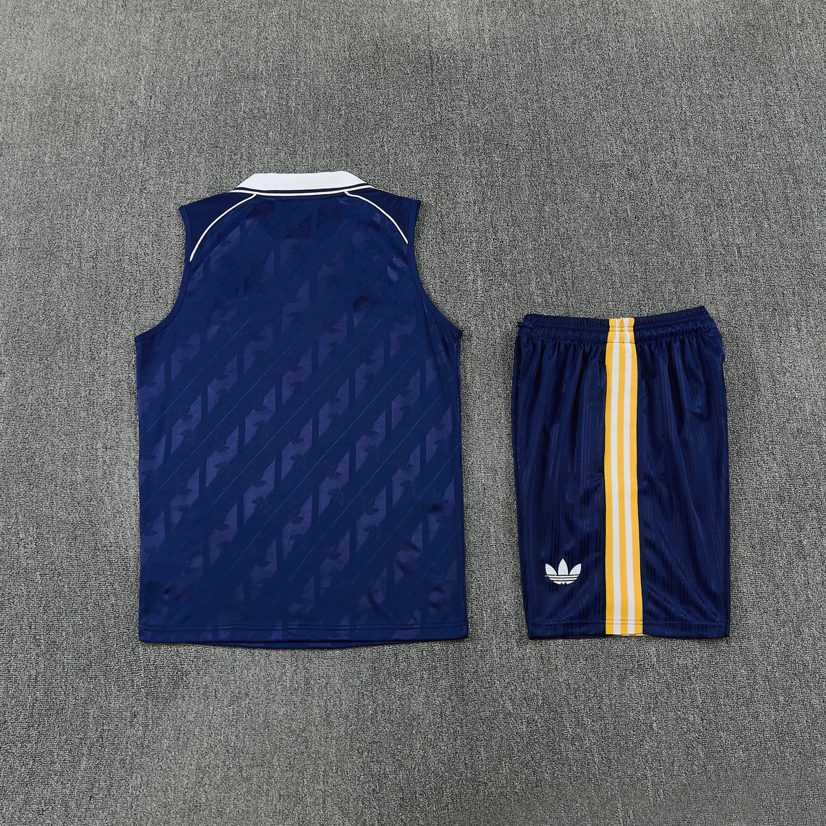 REAL MADRID KIT ALLENAMENTO BLU maglia e pantaloncino