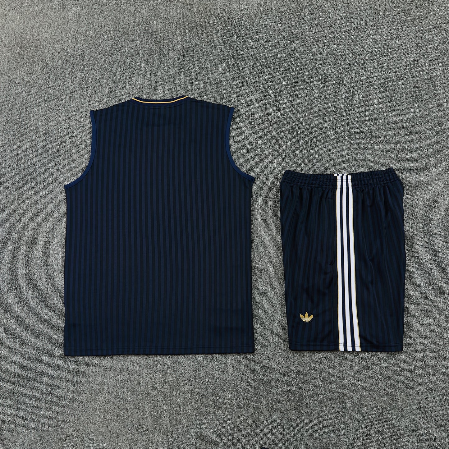 JUVENTUS KIT ALLENAMENTO Terrace Icons NERO ORO maglia e pantaloncino
