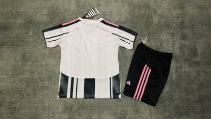 JUVENTUS KIT BIMBO CASA 25 / 26