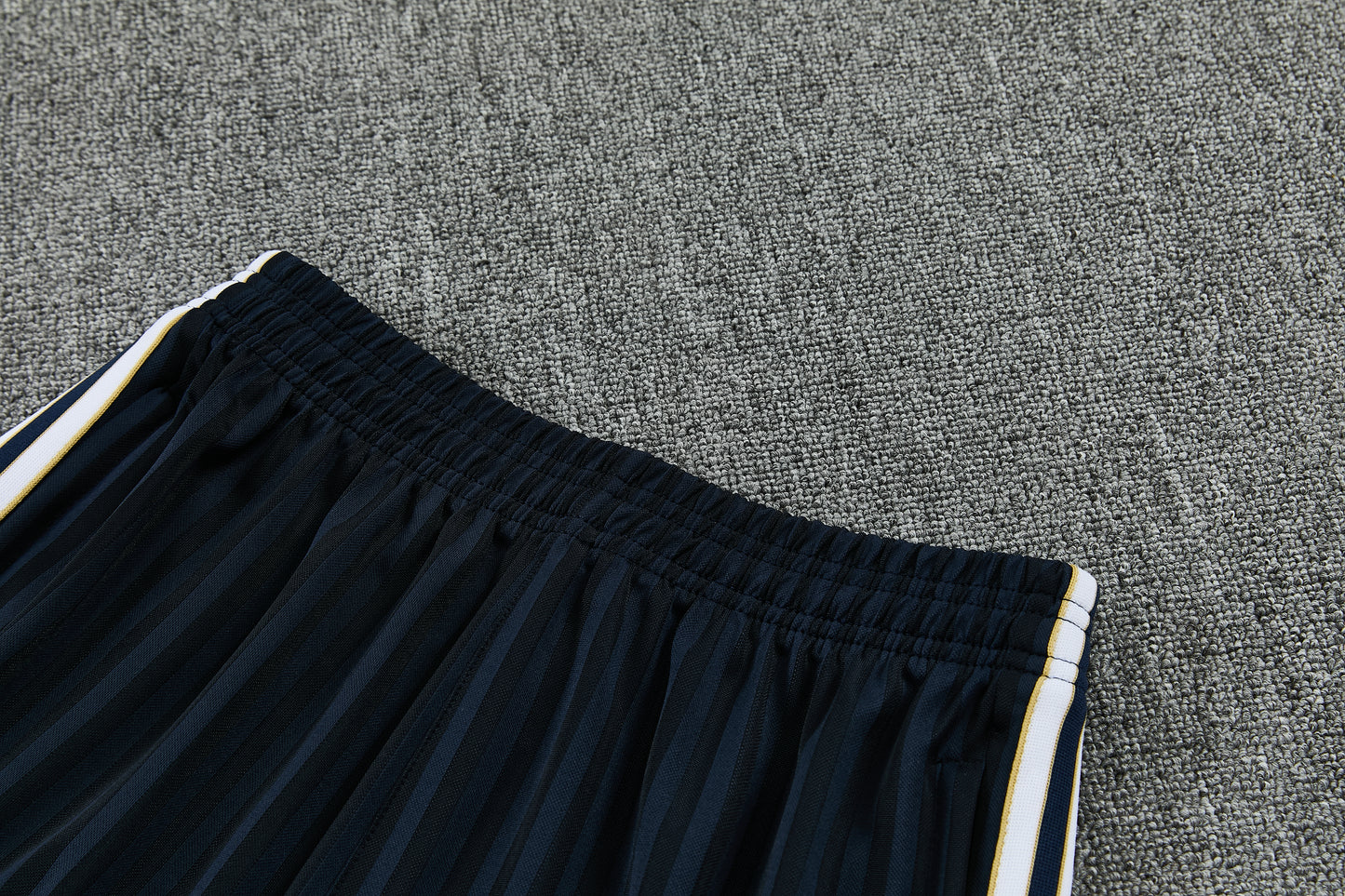 JUVENTUS KIT ALLENAMENTO Terrace Icons NERO ORO maglia e pantaloncino