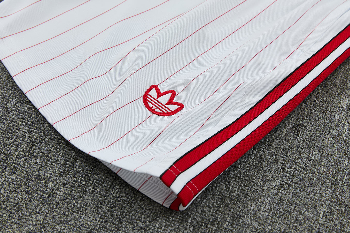 MANCHETER UNITED KIT ALLENAMENTO Retrò Bianco Rosso maglia e pantaloncino