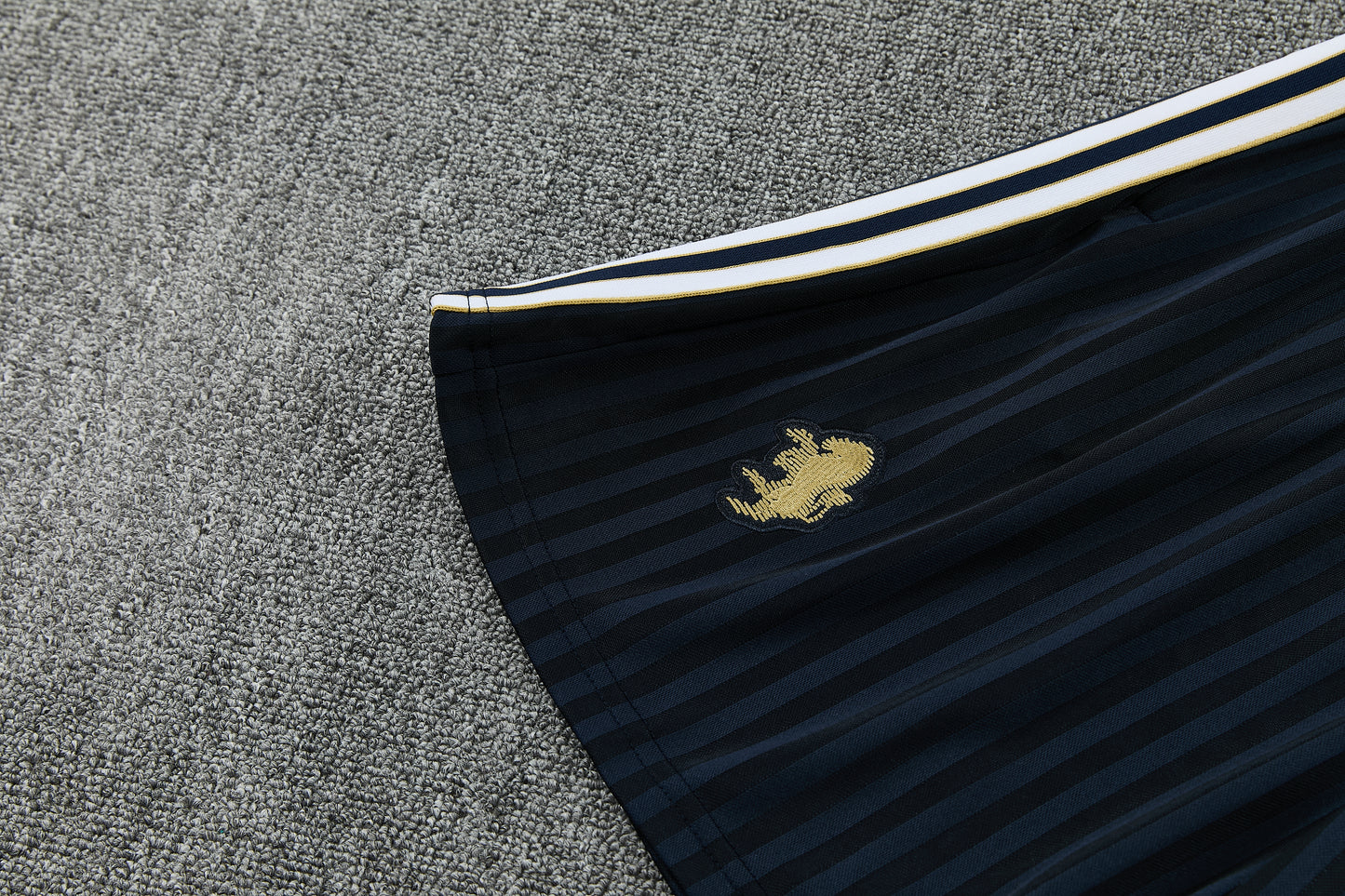 JUVENTUS KIT ALLENAMENTO Terrace Icons NERO ORO maglia e pantaloncino
