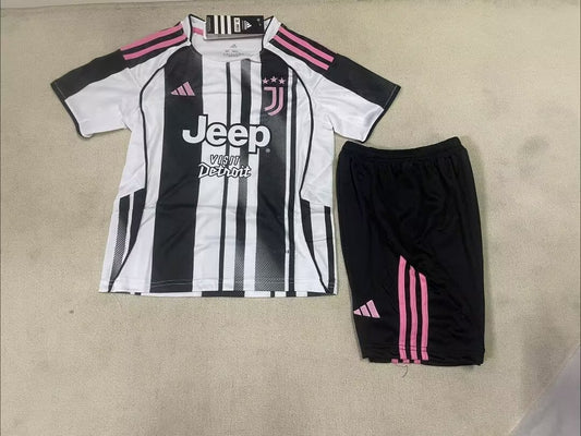 JUVENTUS KIT BIMBO CASA 25 / 26 VISIT DETROIT