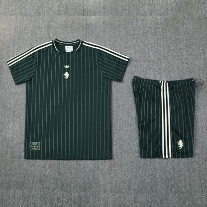 JUVENTUS KIT ALLENAMENTO Completo blu navy e verde a maniche corte (maglia e pantaloncini)