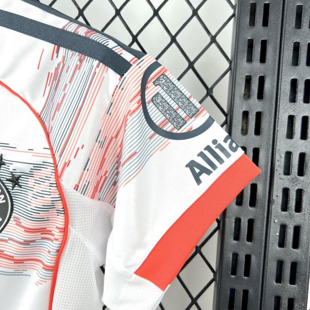 BAYERN MONACO KIT BIMBO DIVISA SECONDA MAGLIA AWAY TRASFERTA 25 / 26