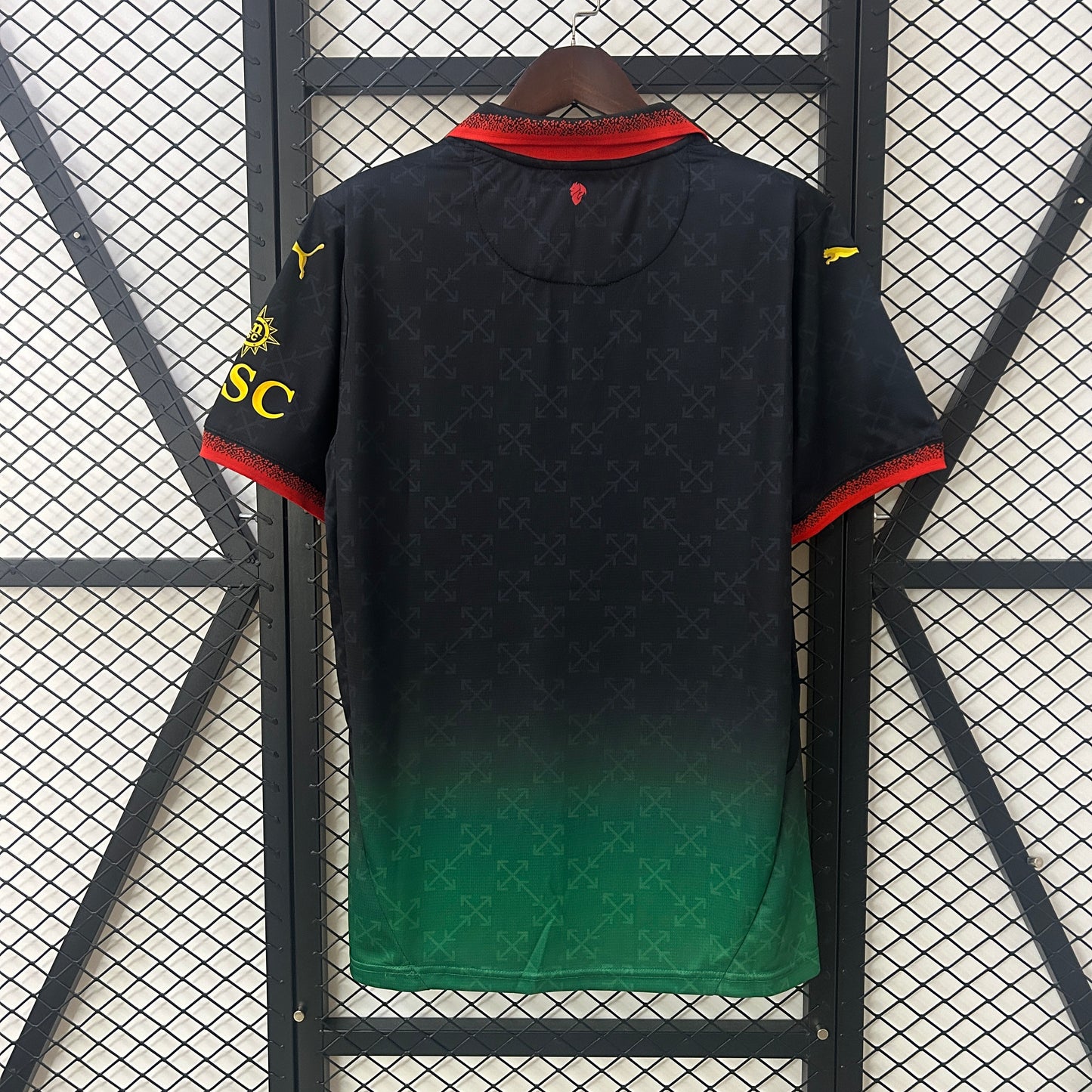 MILAN OFF WHITE MAGLIA NERA 24 / 25