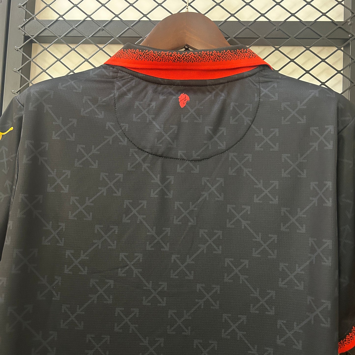 MILAN OFF WHITE MAGLIA NERA 24 / 25