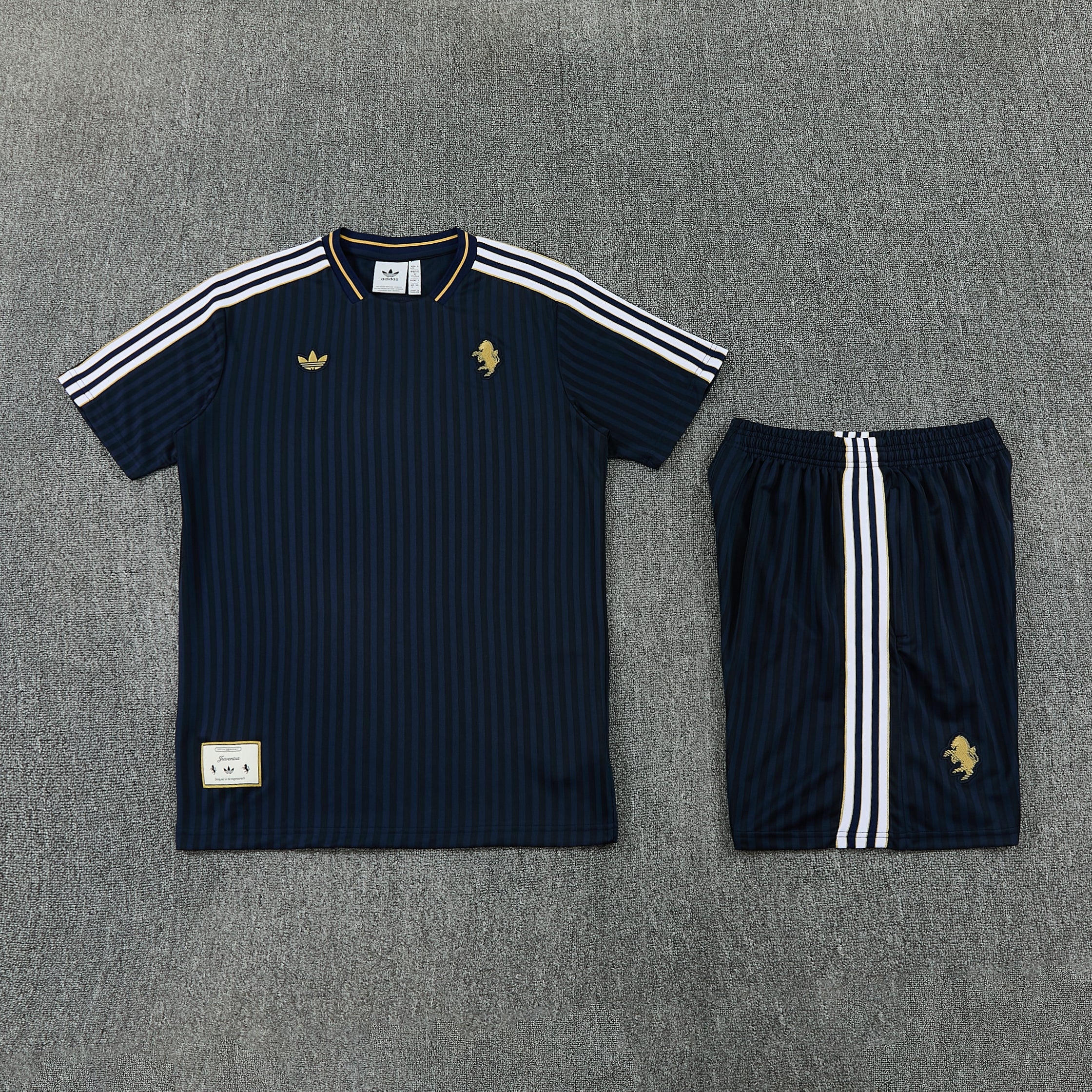JUVENTUS KIT ALLENAMENTO Terrace Icons NERO ORO maglia e pantaloncino