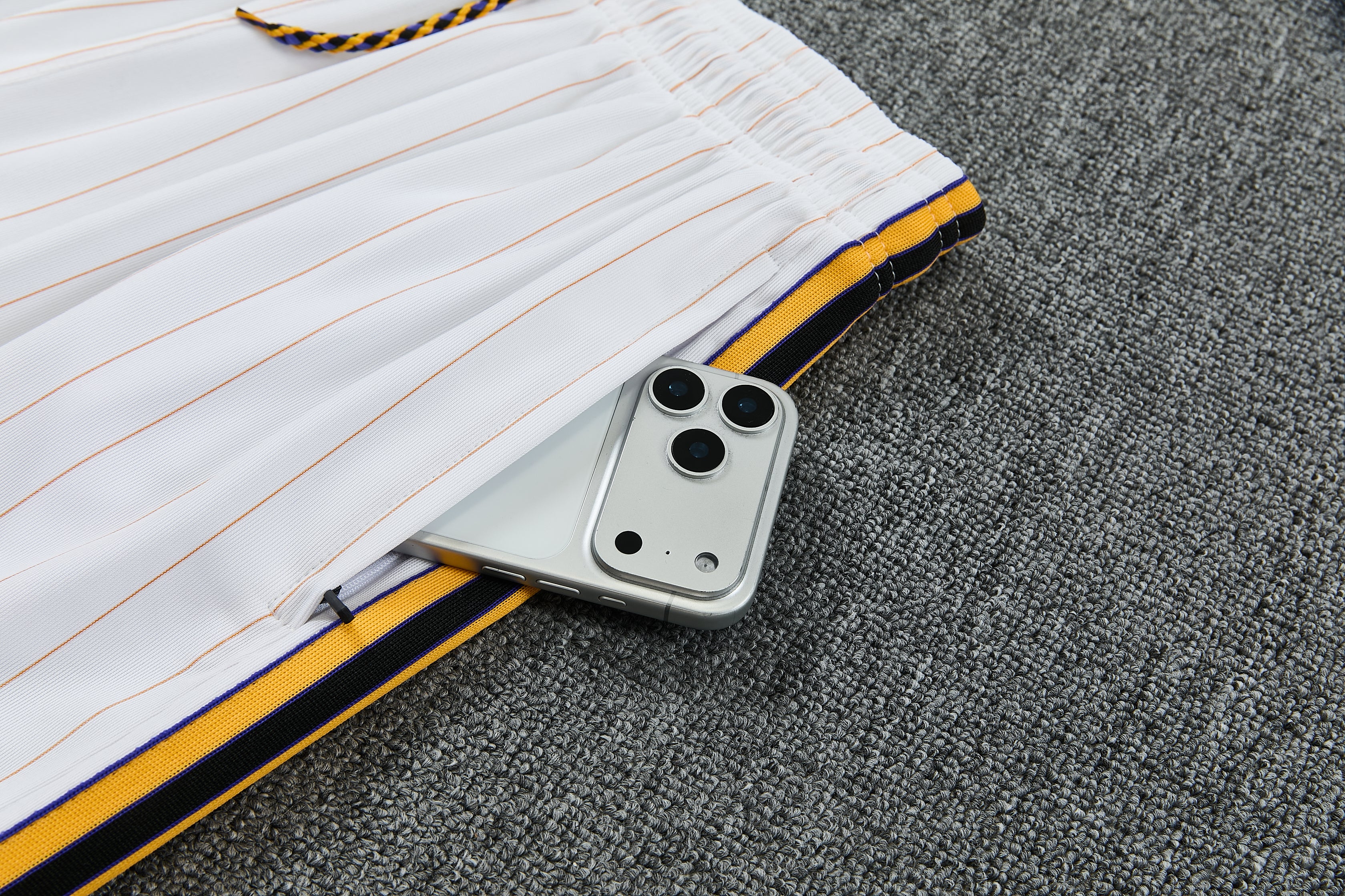 MANCHETER UNITED KIT ALLENAMENTO Retrò Bianco Giallo maglia e pantaloncino