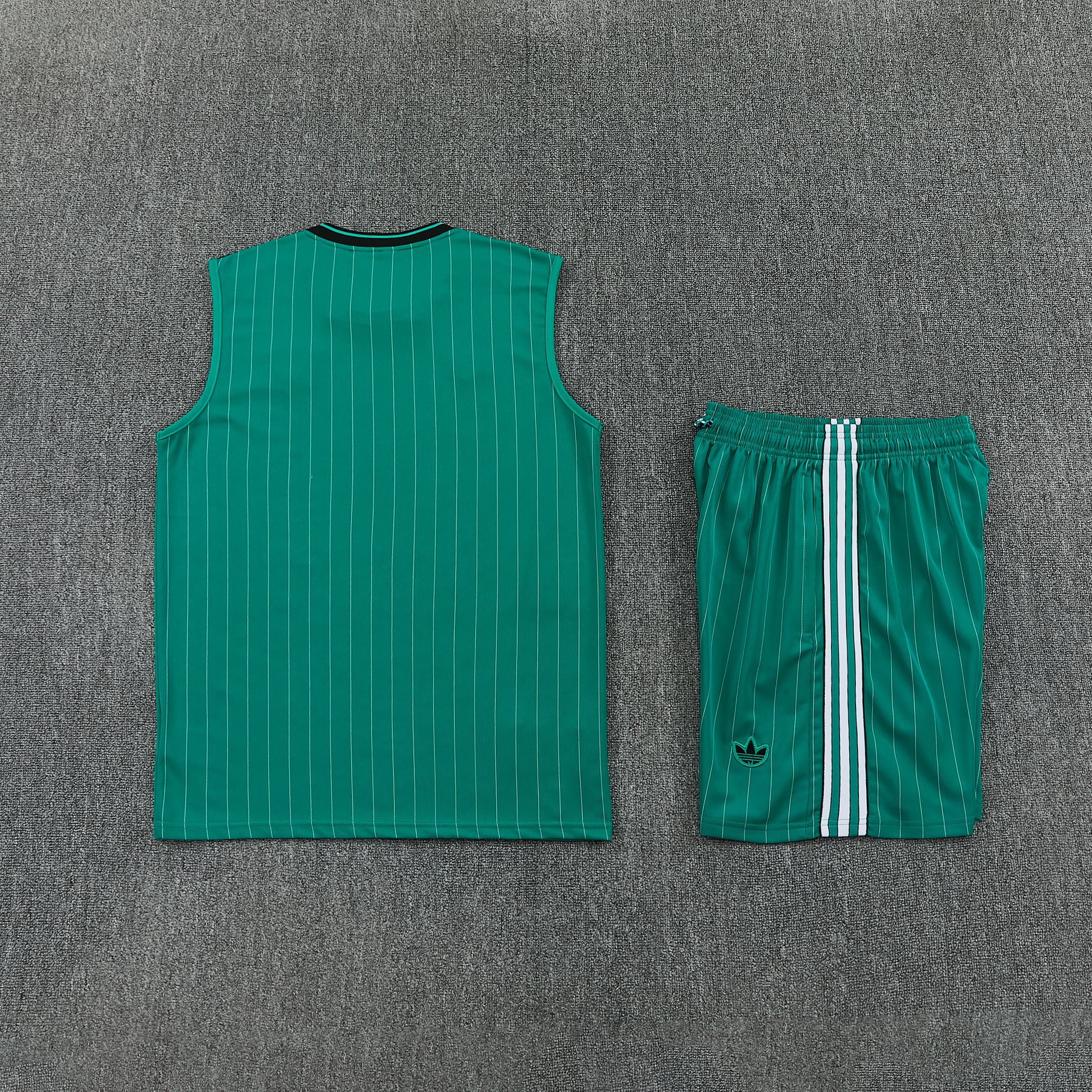 LIVERPOOL KIT ALLENAMENTO TERRACE ICONS VERDE maglia e pantaloncino