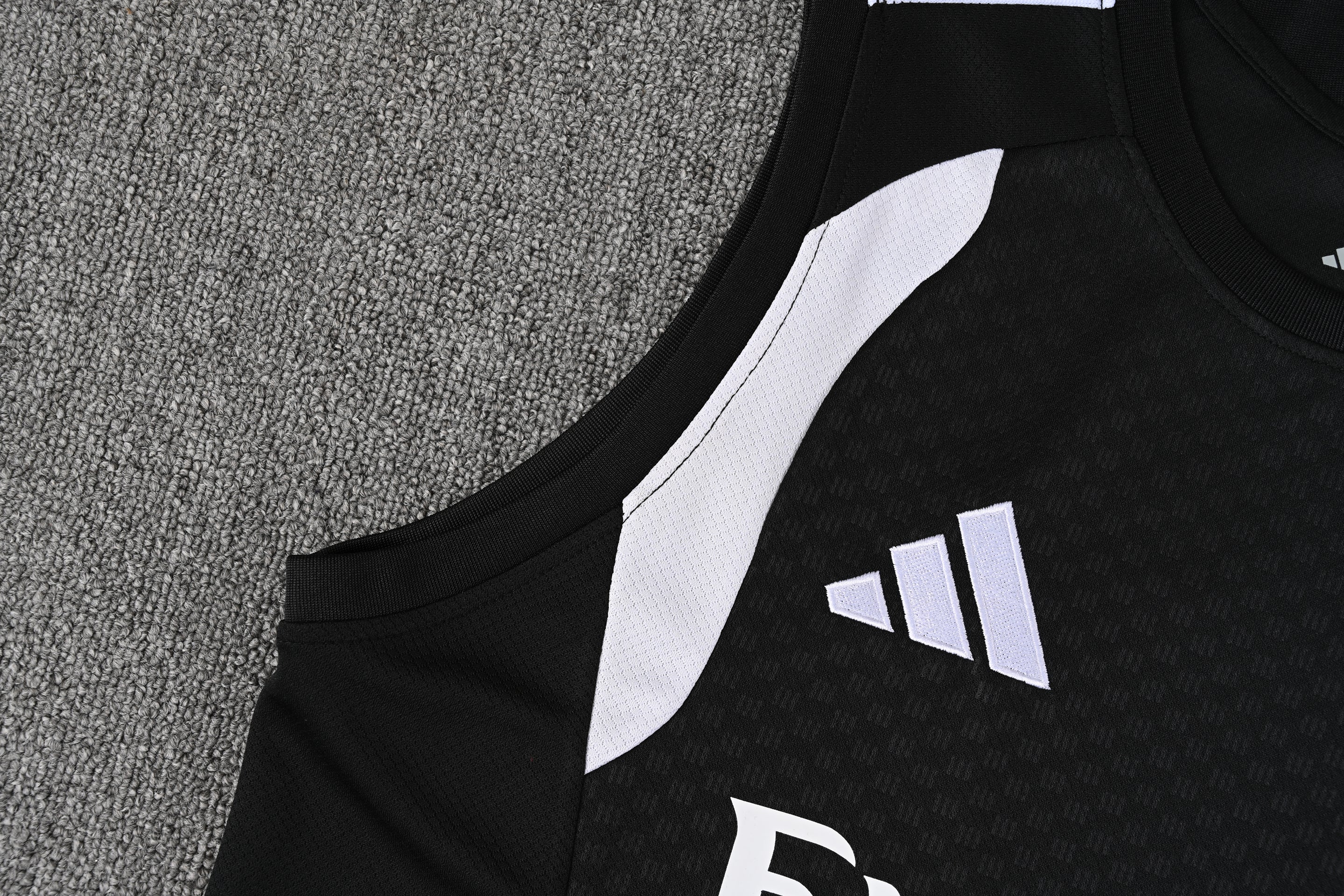 REAL MADRID KIT ALLENAMENTO Nero Bianco maglia e pantaloncino