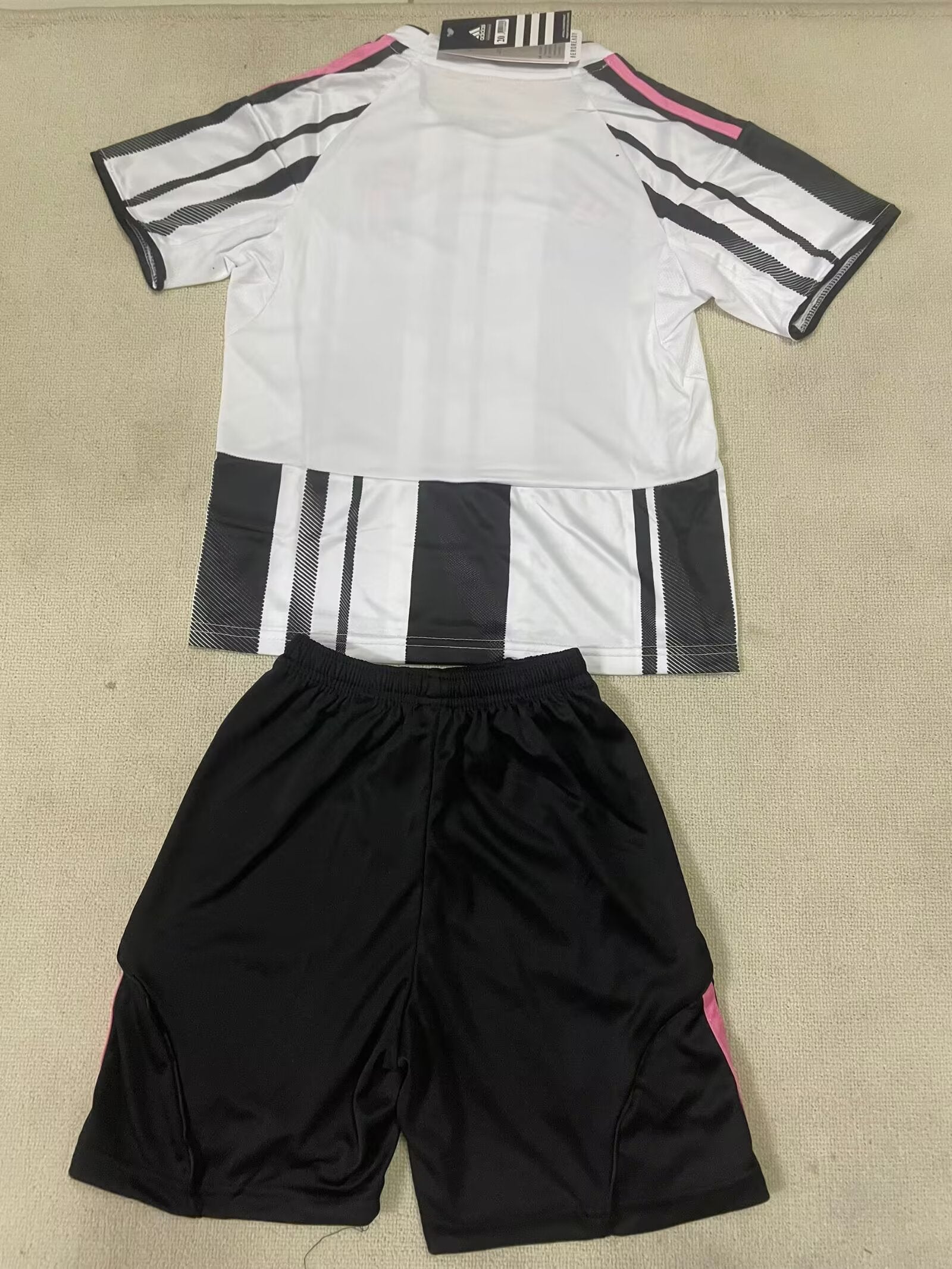 JUVENTUS KIT BIMBO CASA 25 / 26 VISIT DETROIT